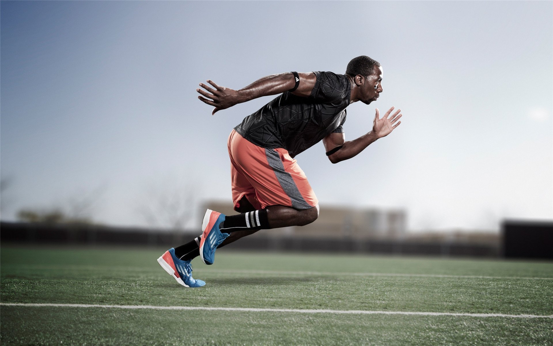 火箭球员带队参观航天城，拓展少年科学视野，火箭展厅